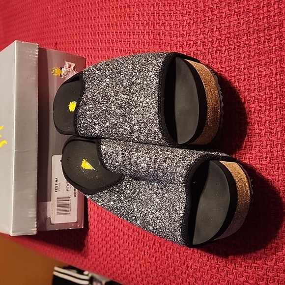 Pewter color on the box, but they look black/silver sparkly, stretchy material - Picture 3 of 5